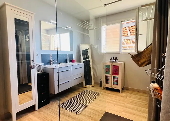 La Perla Guest house